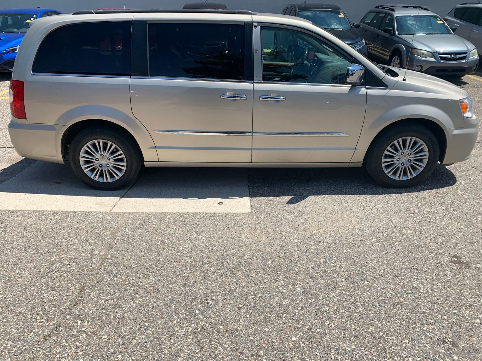 2015 Chrysler Town & Country Touring-L