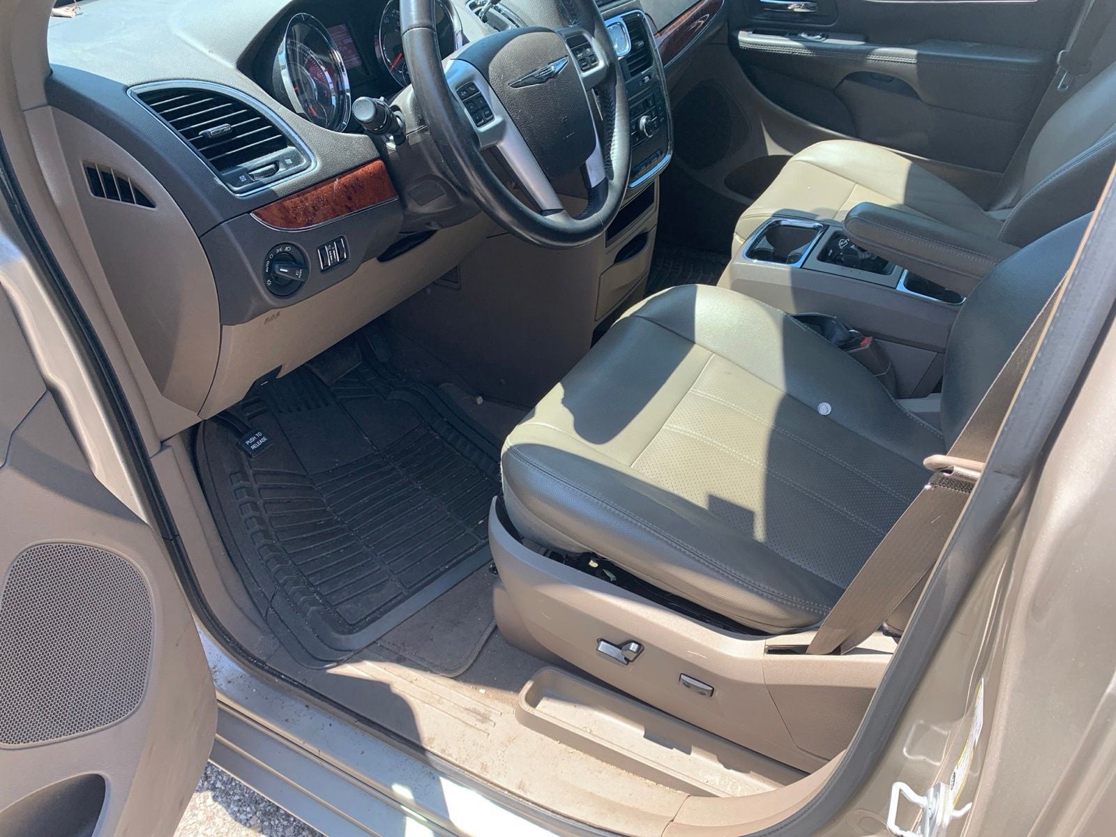 2015 Chrysler Town & Country Touring-L